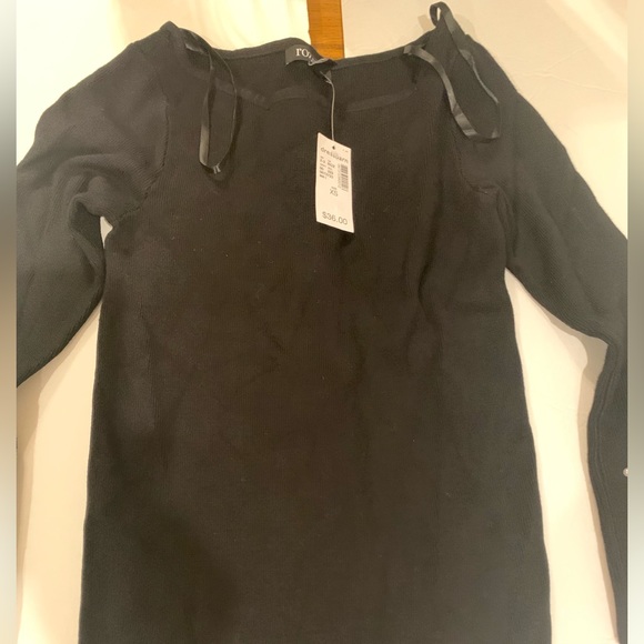 Sweater with bell sleeves with pearls at bottom of sleeves - Picture 3 of 4